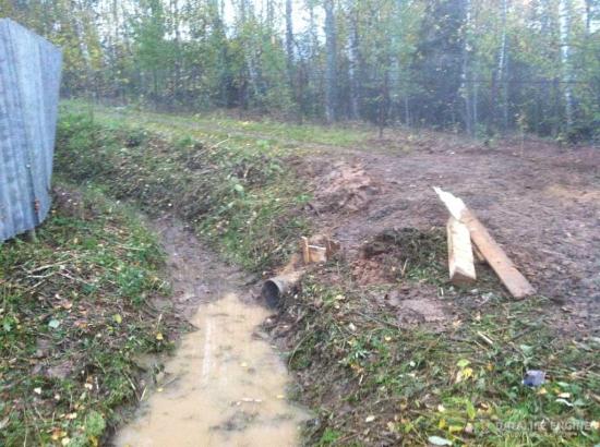 Строительство дачи в СНТ. Часть 3 - труба через дорогу для отвода воды из канавы