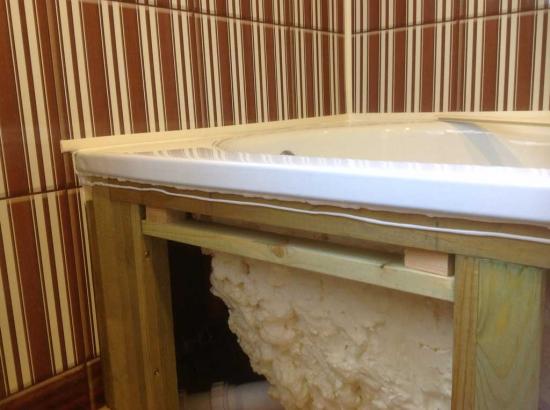 Строительство дачи в СНТ. Часть 35 - Обшивка ванной комнаты пластиковыми 3D панелями "Времена года"