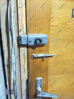 Перетяжка входной деревянной двери новым дермантином. Часть 1
