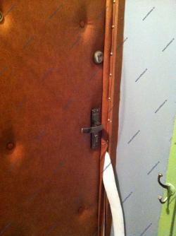 Перетяжка входной деревянной двери новым дермантином. Часть 3